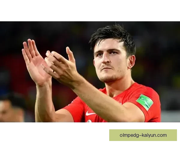 马奎尔对抗能力持续提升，成为后防线的关键支柱。